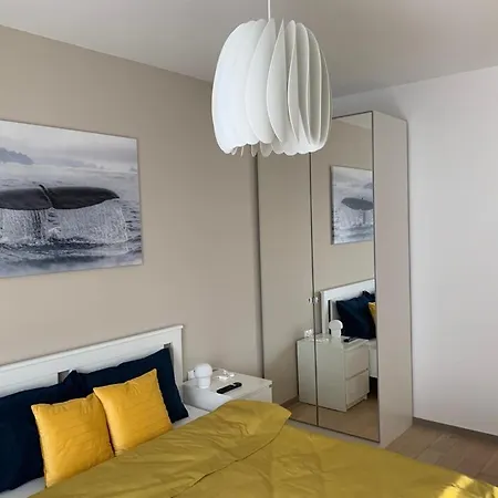 Beautiful Luxury 2 Bedroom - Center