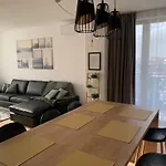 Beautiful Luxury 2 Bedroom - Center Apartment