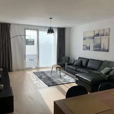 Beautiful Luxury 2 Bedroom - Center *