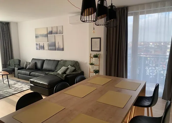 Beautiful Luxury 2 Bedroom - Center Apartment